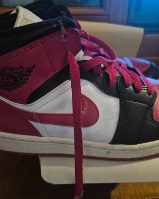 Air jordan rosso nero