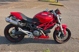 Ducati monster 696 plus