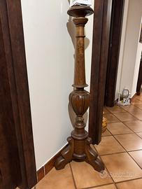 Coppia di candelabri in legno