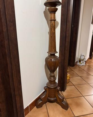 Coppia di candelabri in legno