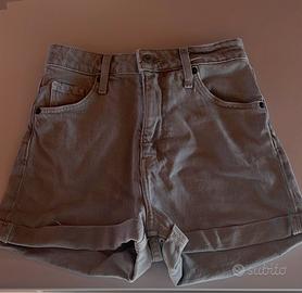 Shorts grigi Bershka