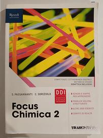 libro per le superiori Focus chimica 2