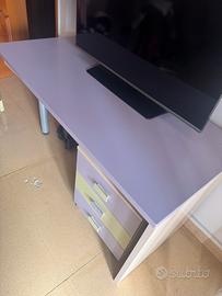 Scrivania allungabile lilla e verde