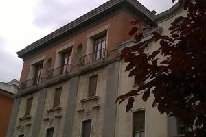 Camera grande x studentessa al centro