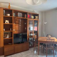Parete attrezzata+ tavolo con sedie
