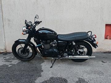 BONNEVILLE T100 BLACK EDITION