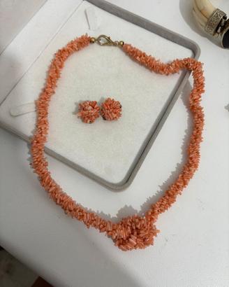 collana  con orecchini in corallo