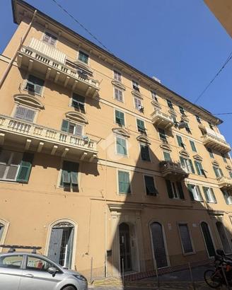 4 LOCALI A GENOVA