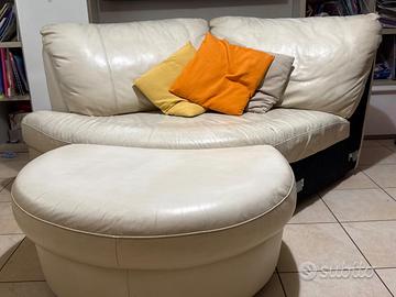 poltrona in pelle con poggia piedi