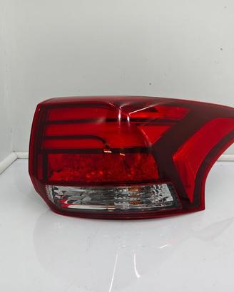Faro fanale stop post dx mitsubishi outlander iii