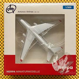 MODELLINO ANTONOV AN-124 UR-82008 HERPA 526777