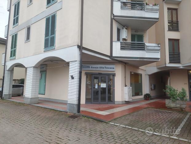 Locale uso uffici, negozi, ex filiale bancaria