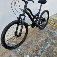 Mountainbike nera