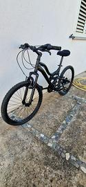 Mountainbike nera