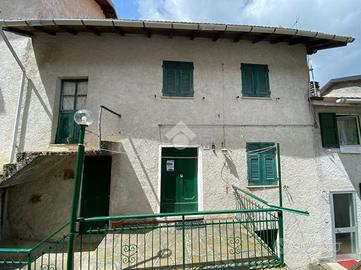 CASA SEMINDIPENDENTE A VALBREVENNA
