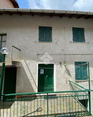 CASA SEMINDIPENDENTE A VALBREVENNA