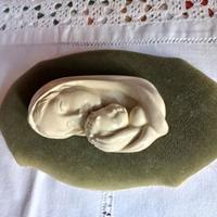 Madonna testa-letto in ceramica su velluto