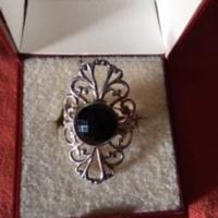 Anello vintage in argento con pietra nera stupendo