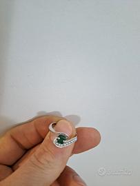Anello oro bianco pietra smeraldo