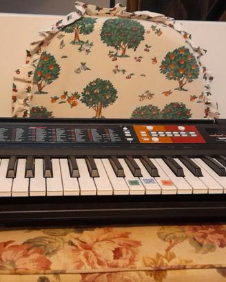 Tastiera musicale Yamaha F51 con 61 tasti