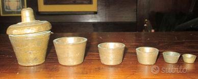 Set di pesi  a tazza  in ottone antico farmacia