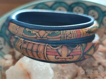 Bracciali etnici in cuoio