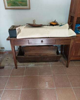 tavolo di noce antico