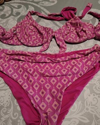 Bikini IU Rita Mennoia