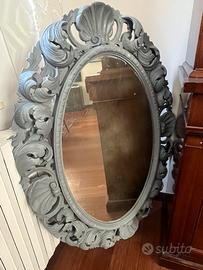Specchio decorativo ovale con cornice lavorata