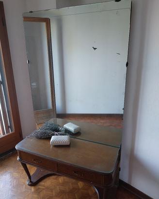 Mobile Toeletta da trucco 