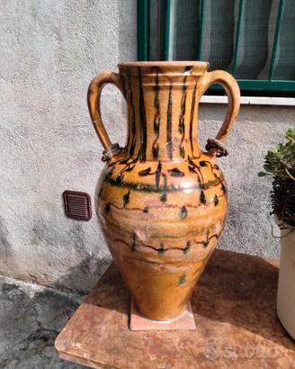 anfora antica in ceramica 