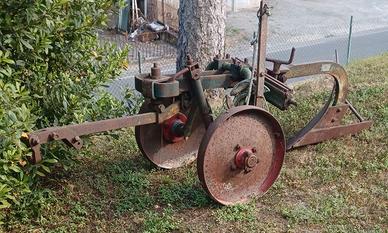 VECCHIO ARATRO MONOVOMERE DA TRAINO MARTINELLI MO