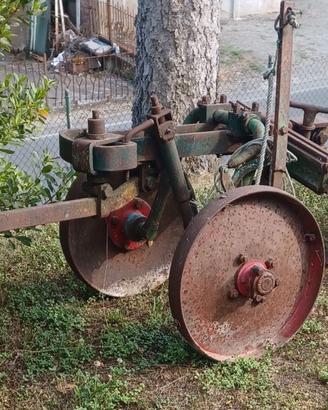 VECCHIO ARATRO MONOVOMERE DA TRAINO MARTINELLI MO