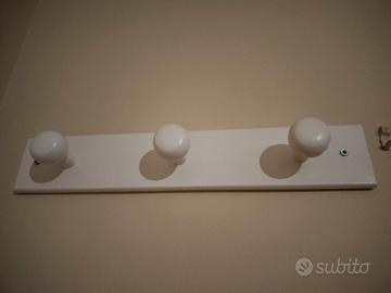 Appendiabiti in legno bianco con 3 pomelli