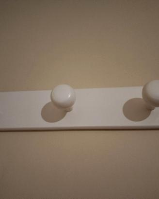 Appendiabiti in legno bianco con 3 pomelli