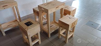 tavolino sgabelli aperitivo