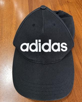 Cappello Adidas nero con logo bianco unisex