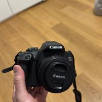 canon 2000d con 18-55 e 50mm fisso