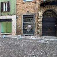 NEGOZIO A FIORENZUOLA D'ARDA