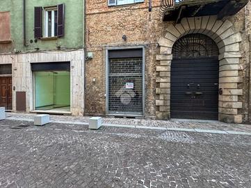 NEGOZIO A FIORENZUOLA D'ARDA