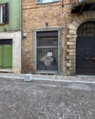 NEGOZIO A FIORENZUOLA D'ARDA