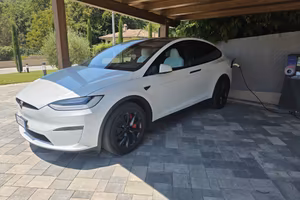TESLA MODEL X PLAID