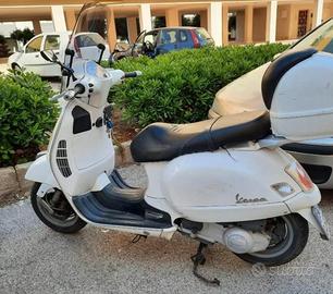 Vespa scuter GT 200