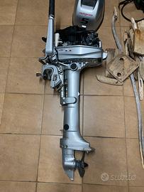 Motore fuoribordo  honda 5cv danneggiato
