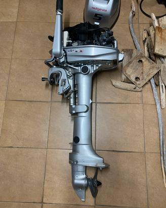 Motore fuoribordo  honda 5cv danneggiato