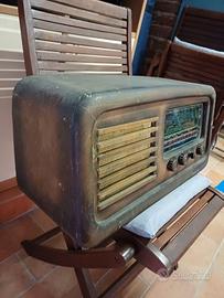 RADIO ANTICA IN LEGNO VINTAGE