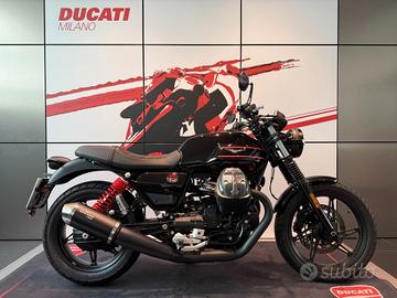 Moto Guzzi V7 Stone Special Edition - SOLO 900 KM!