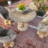 Tavolo e poltroncine in pietra da giardino
