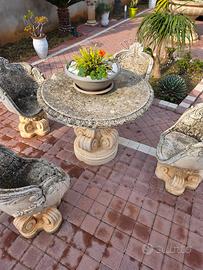 Tavolo e poltroncine in pietra da giardino
