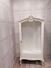 Vetrina design vintage con piani in vetro